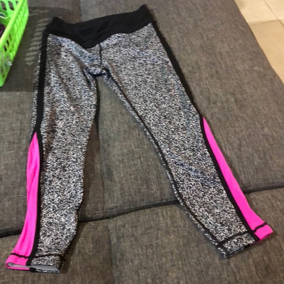 lululemon athletica Pants - Lululemon 7/8 leggings. Sz 4. Pink/Black